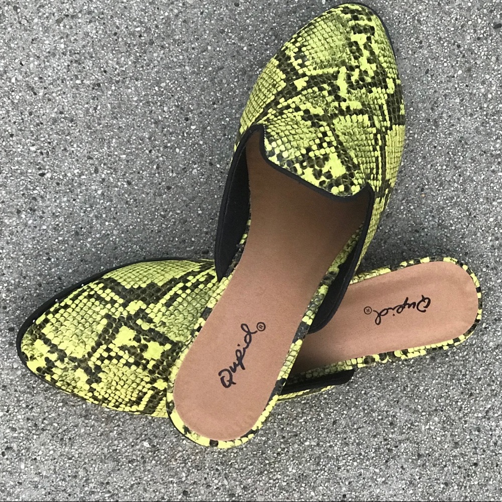1 Left! Qupid Malibu Yellow Python Snake Flat Mule - Picture 3 of 5